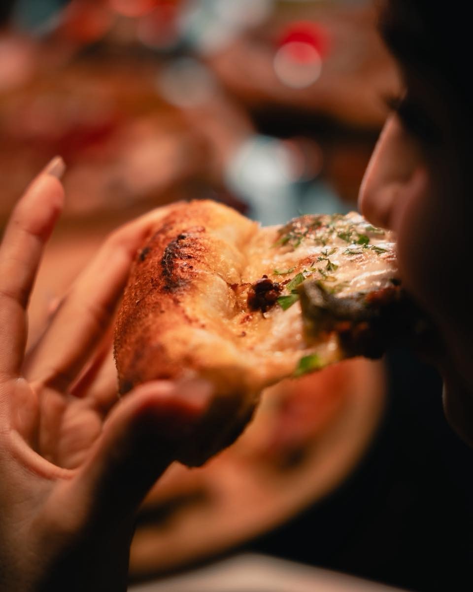 Pizza con ingredientes especiales en Abraxas