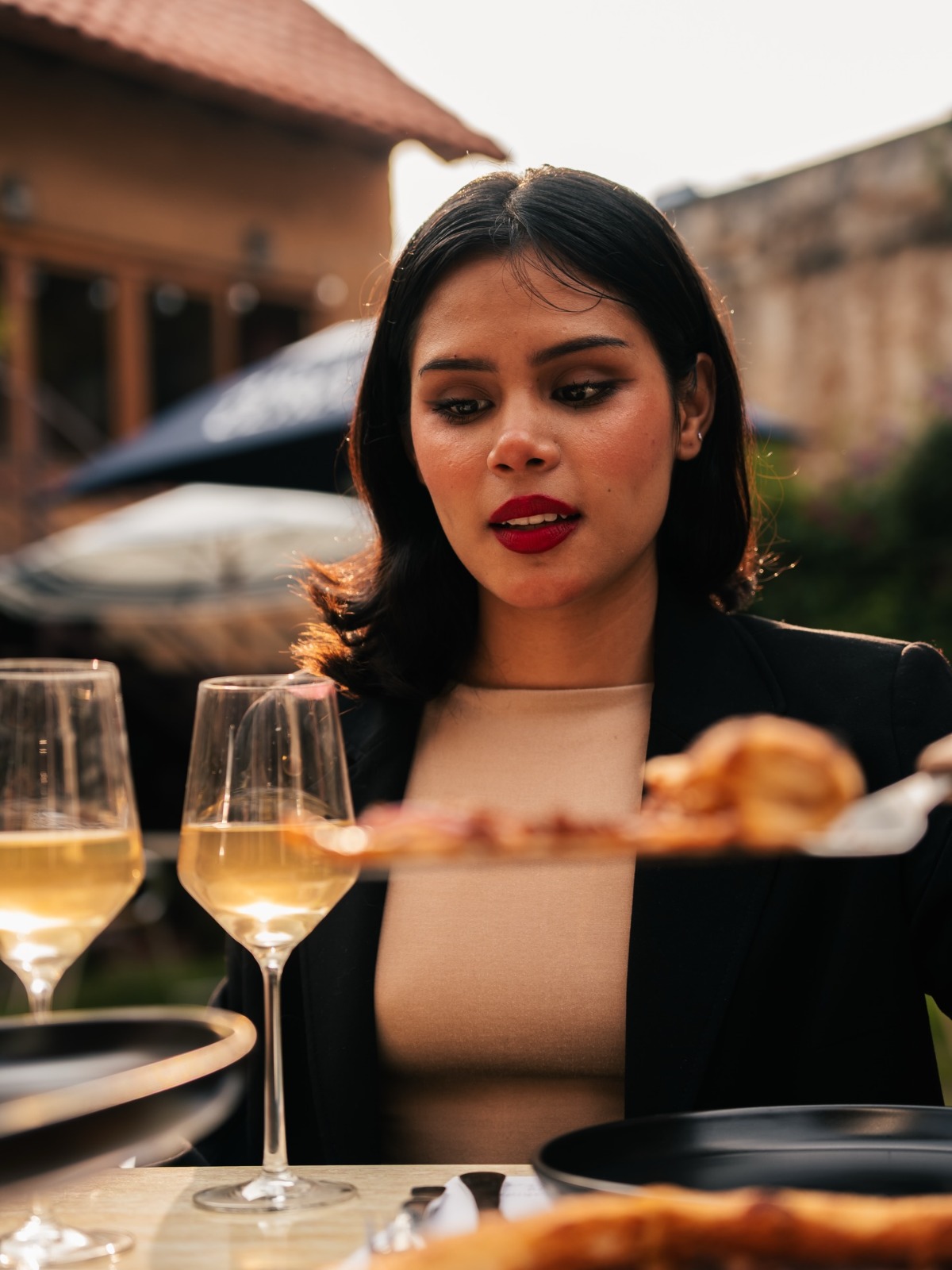 Brindis y comida en terraza